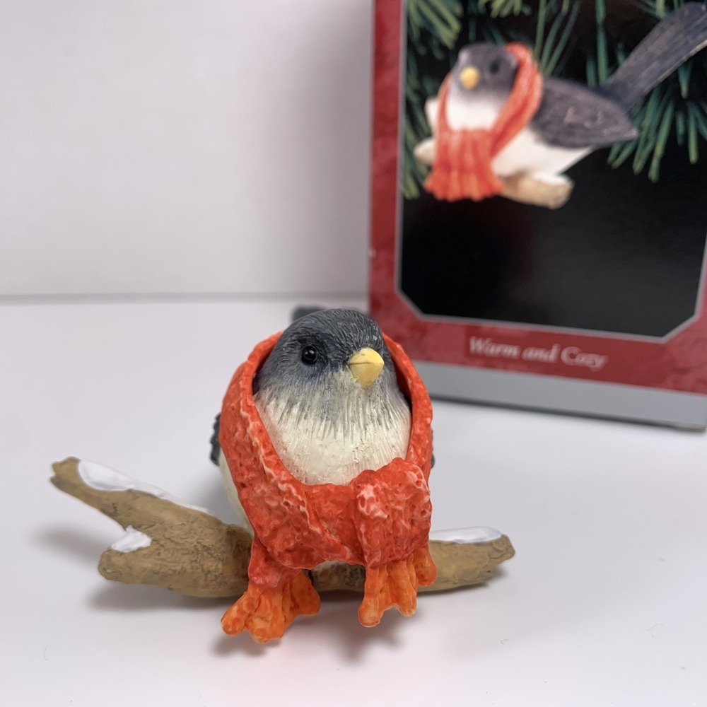 Hallmark 1998 Keepsake Warm and Cozy Bird w/ Red Scarf Christmas‎ Ornament w/Box